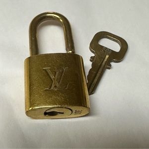 LV 301 lock and key